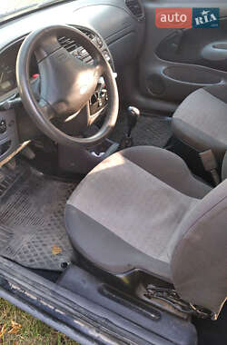 Хэтчбек Ford Fiesta 2000 в 