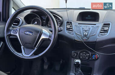 Хэтчбек Ford Fiesta 2017 в 