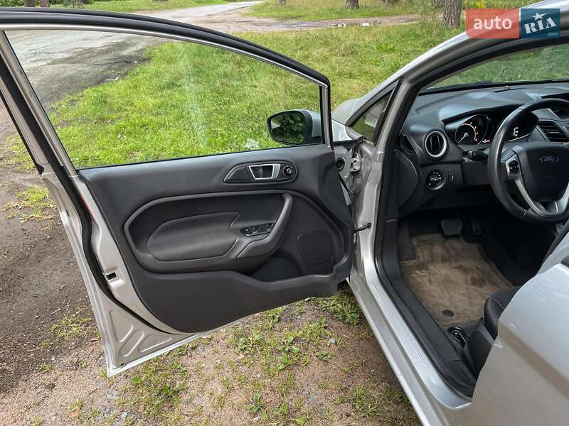 Седан Ford Fiesta 2016 в Житомире