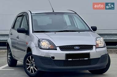 Хэтчбек Ford Fiesta 2007 в 