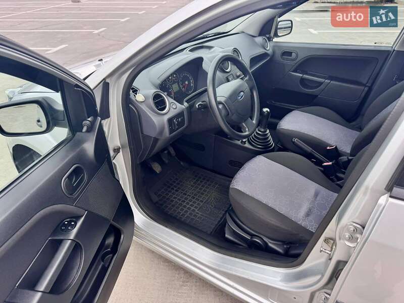 Хэтчбек Ford Fiesta 2007 в Киеве