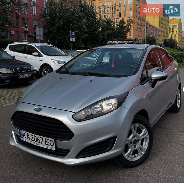 Хэтчбек Ford Fiesta 2015 в 