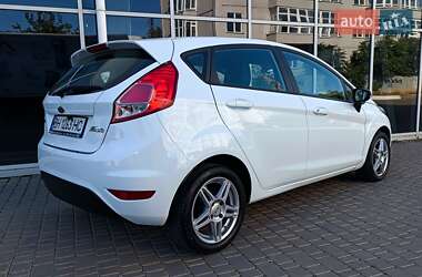 Хэтчбек Ford Fiesta 2016 в 