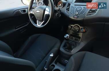 Хэтчбек Ford Fiesta 2016 в 