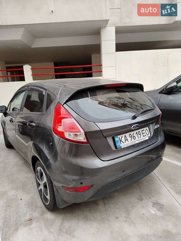 Хэтчбек Ford Fiesta 2015 в 