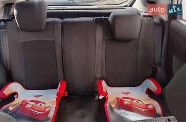 Хэтчбек Ford Fiesta 2015 в 
