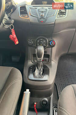 Хетчбек Ford Fiesta 2016 в 