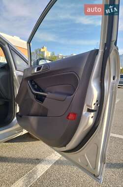 Седан Ford Fiesta 2015 в 