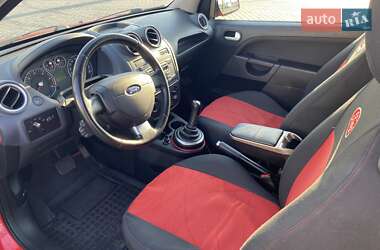 Хэтчбек Ford Fiesta 2006 в 