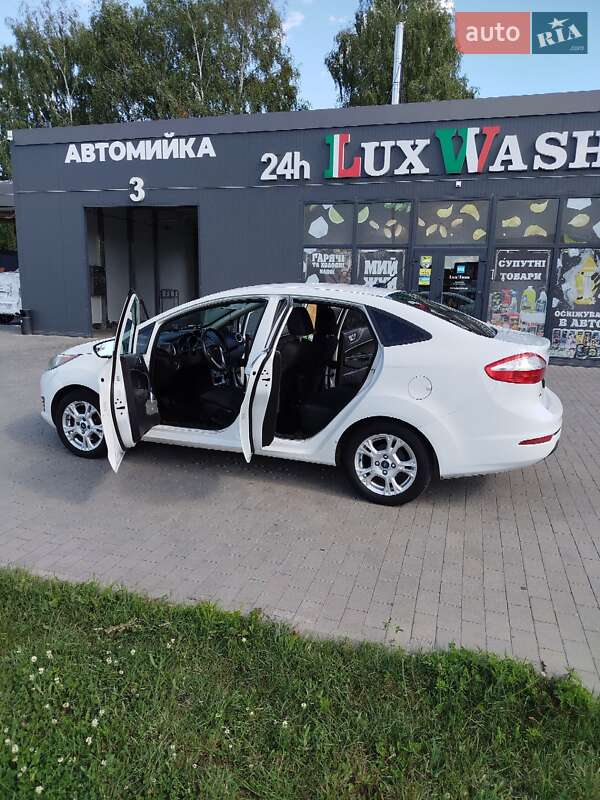 Седан Ford Fiesta 2015 в Миргороде