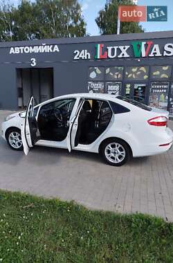 Седан Ford Fiesta 2015 в 