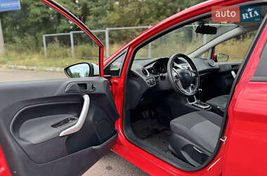 Хэтчбек Ford Fiesta 2011 в 