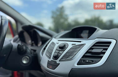 Хэтчбек Ford Fiesta 2011 в 