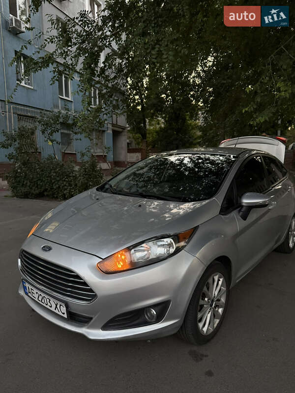 Седан Ford Fiesta 2014 в Днепре