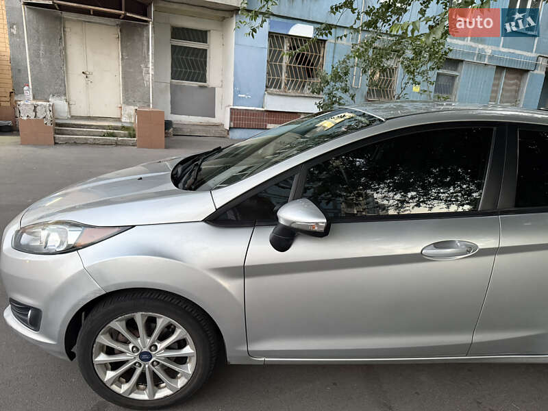 Седан Ford Fiesta 2014 в Днепре