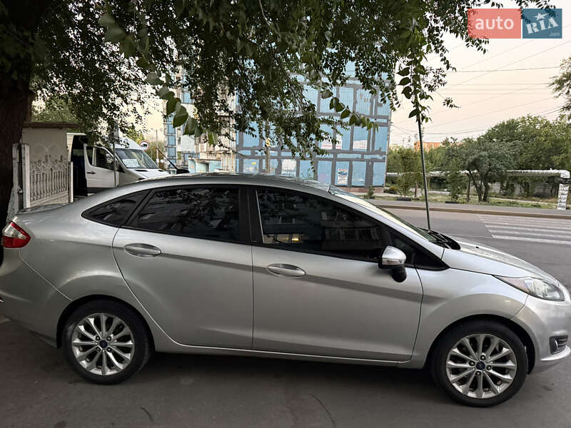 Седан Ford Fiesta 2014 в Днепре