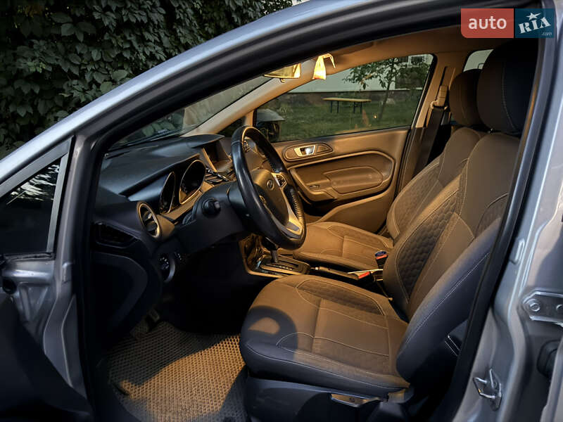 Седан Ford Fiesta 2014 в Днепре