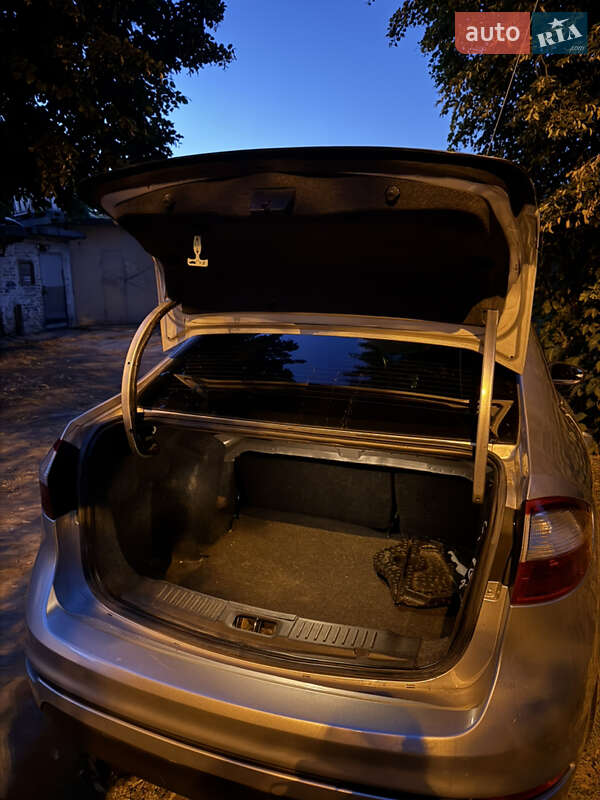 Седан Ford Fiesta 2014 в Днепре