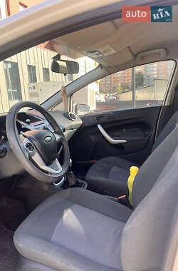 Хэтчбек Ford Fiesta 2011 в 