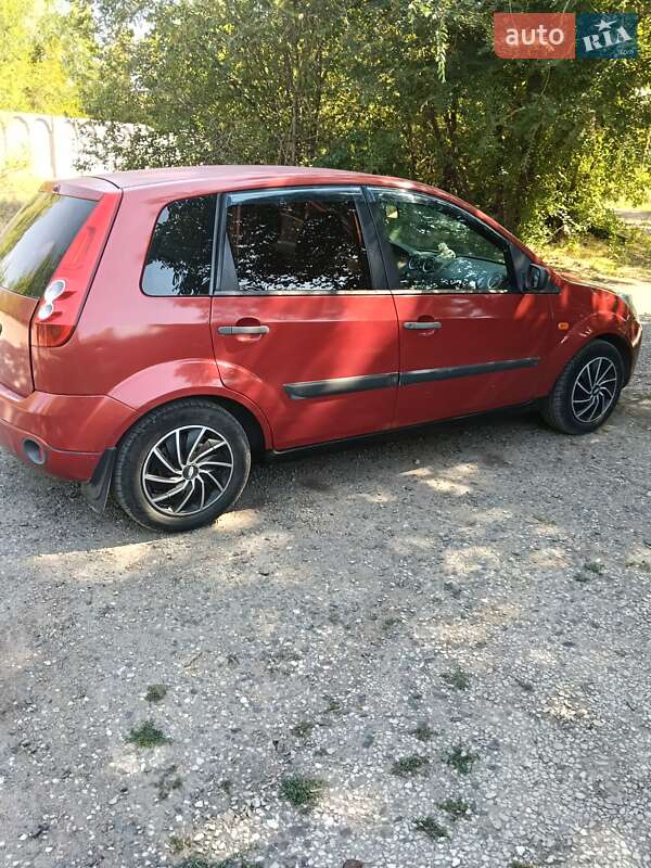 Хэтчбек Ford Fiesta 2006 в Кривом Роге