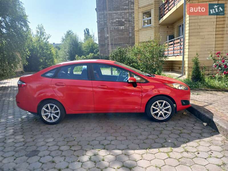 Седан Ford Fiesta 2015 в Чопе