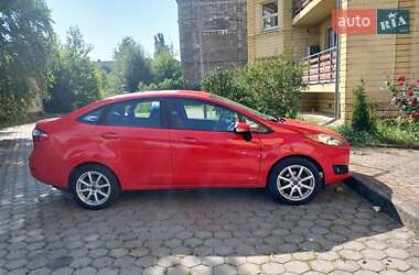Седан Ford Fiesta 2015 в 