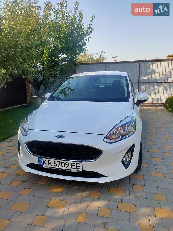 Хэтчбек Ford Fiesta 2018 в 
