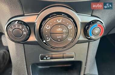 Хэтчбек Ford Fiesta 2013 в 