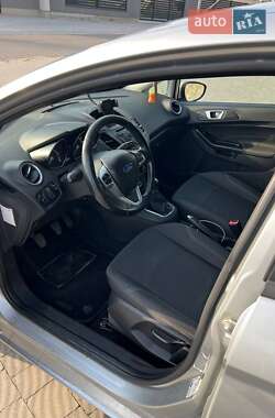 Хэтчбек Ford Fiesta 2013 в 