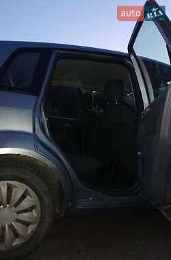 Хэтчбек Ford Fiesta 2002 в  фото 4 Хэтчбек Ford Fiesta 2002 в