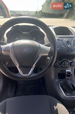 Хэтчбек Ford Fiesta 2014 в 