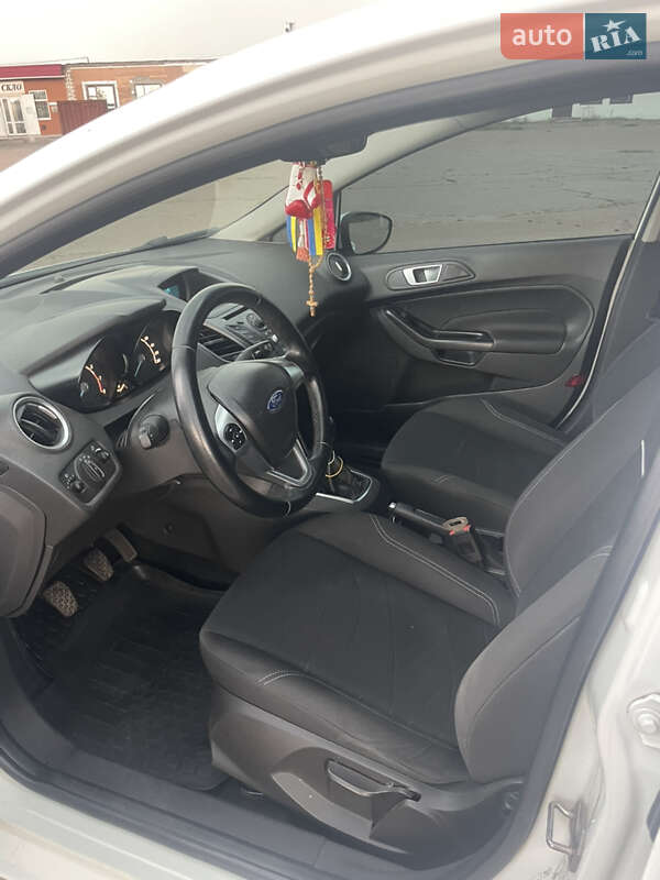 Хэтчбек Ford Fiesta 2013 в Прилуках