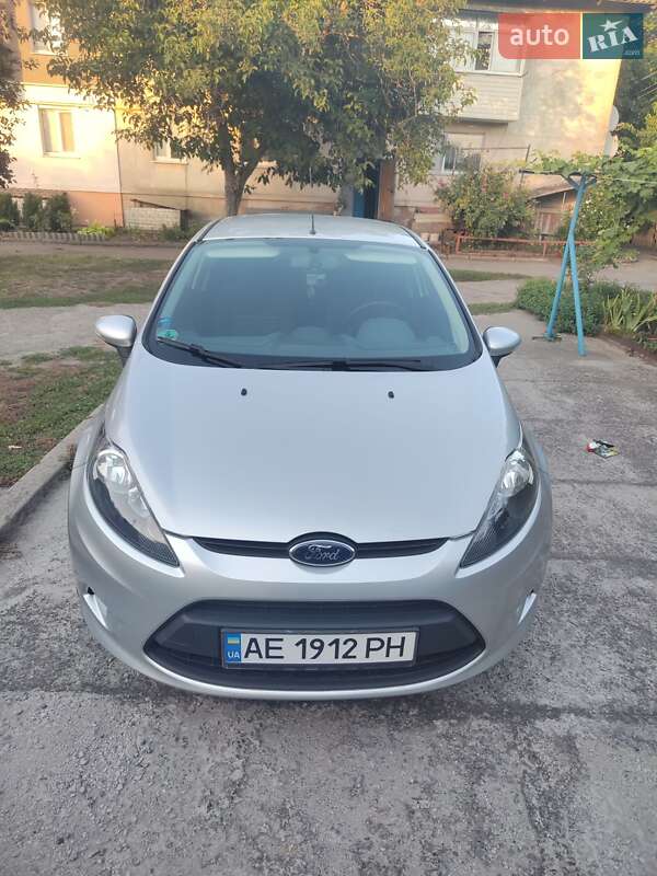 Хэтчбек Ford Fiesta 2010 в 