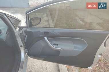 Хэтчбек Ford Fiesta 2010 в 