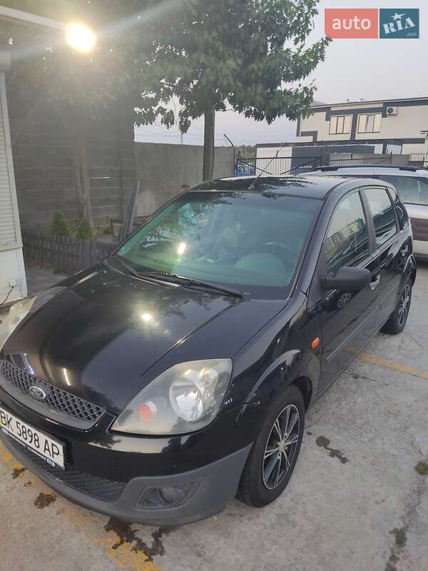 Хэтчбек Ford Fiesta 2007 в Вараше