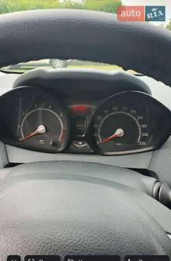 Хэтчбек Ford Fiesta 2010 в 