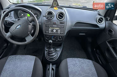 Хэтчбек Ford Fiesta 2008 в 