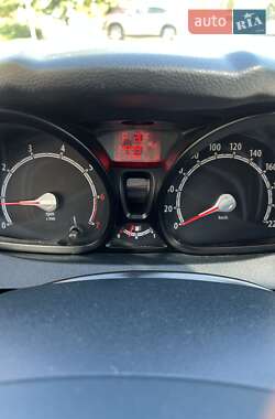 Хэтчбек Ford Fiesta 2012 в 