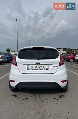 Хэтчбек Ford Fiesta 2012 в 