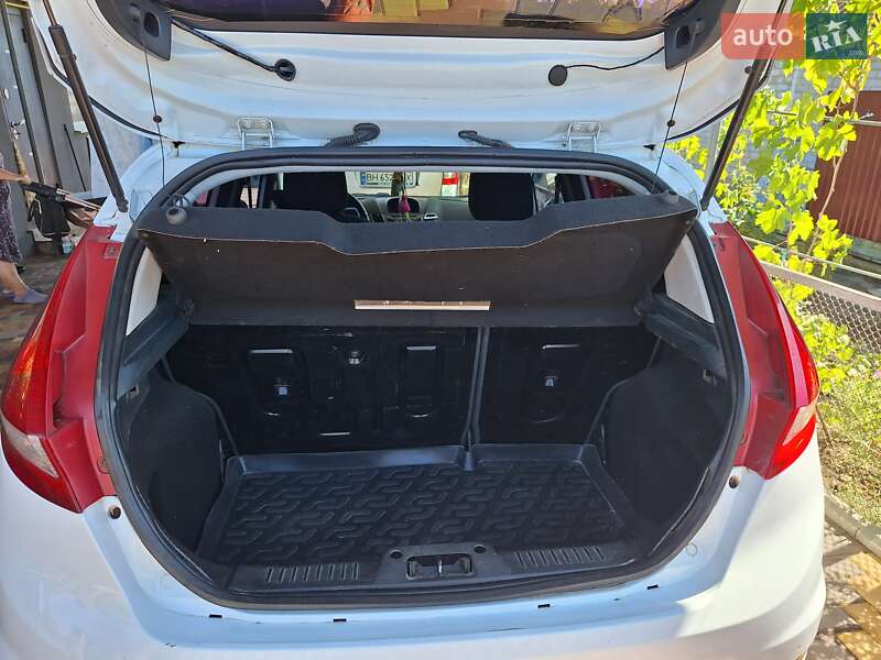 Хэтчбек Ford Fiesta 2010 в Березанке