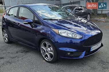 Хэтчбек Ford Fiesta 2015 в 