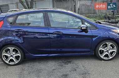 Хэтчбек Ford Fiesta 2015 в 