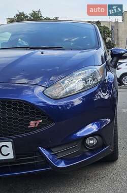 Хэтчбек Ford Fiesta 2015 в 