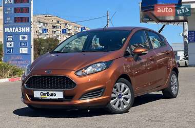 Хэтчбек Ford Fiesta 2016 в 