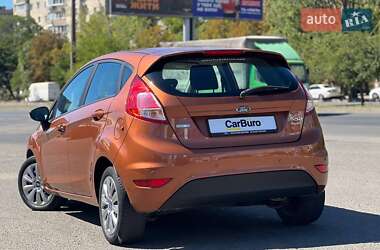 Хэтчбек Ford Fiesta 2016 в 