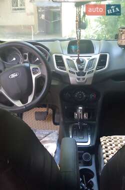 Седан Ford Fiesta 2011 в 