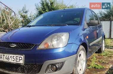 Хэтчбек Ford Fiesta 2006 в 