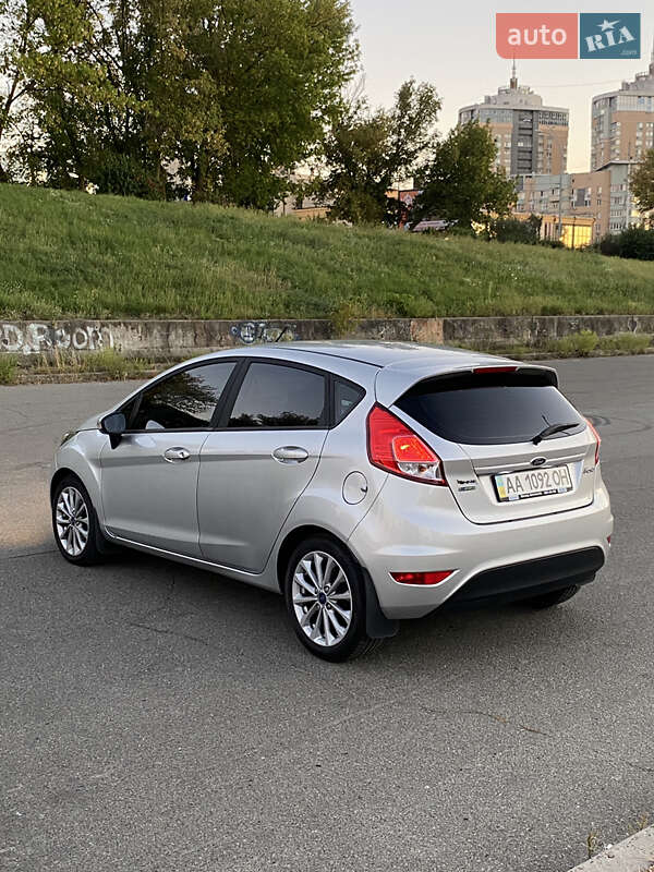 Хэтчбек Ford Fiesta 2013 в Киеве