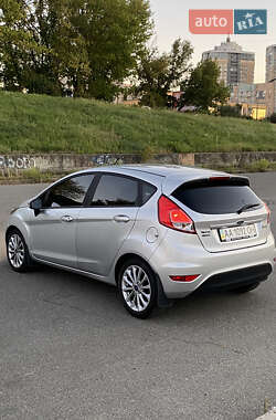 Хэтчбек Ford Fiesta 2013 в 