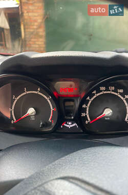 Хэтчбек Ford Fiesta 2012 в 
